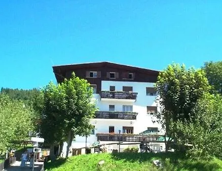 Otel Sporting Club Pelos